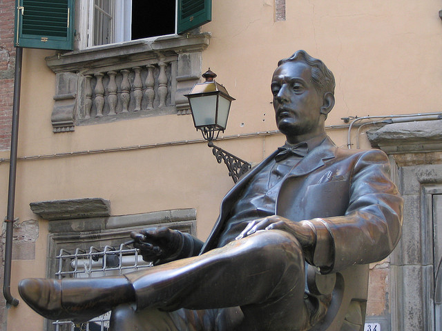 puccini-lucca Giacomo Puccini statue in Lucca